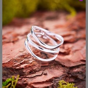 VERA & CO Jewelry - STERLING SILVER WAVY RING VERA & CO Jewelry - STERLING SILVER WAVY RING
